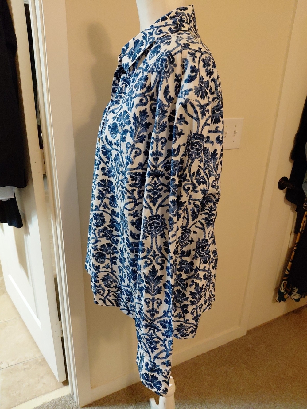 Talbots Top Petite XL Blue White EUC - Picture 4 of 7